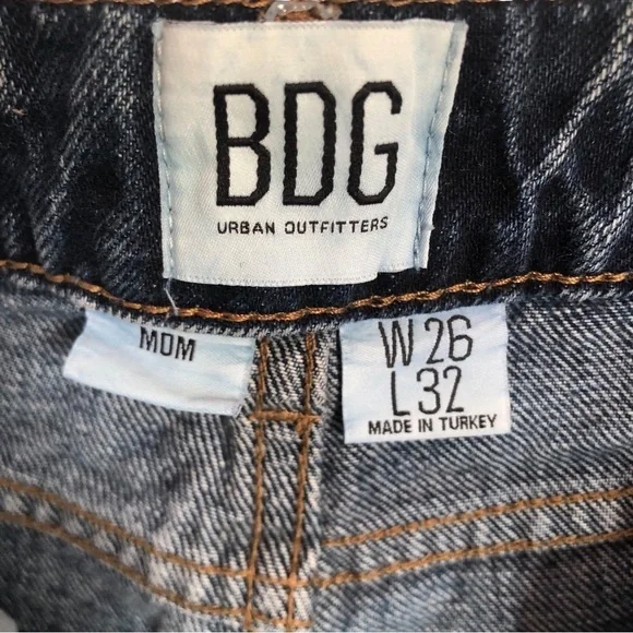 URBAN OUTFITTERS BDG Mom High Rise Medium Wash Rigid Denim Jeans Size 26 - Picture 5 of 8